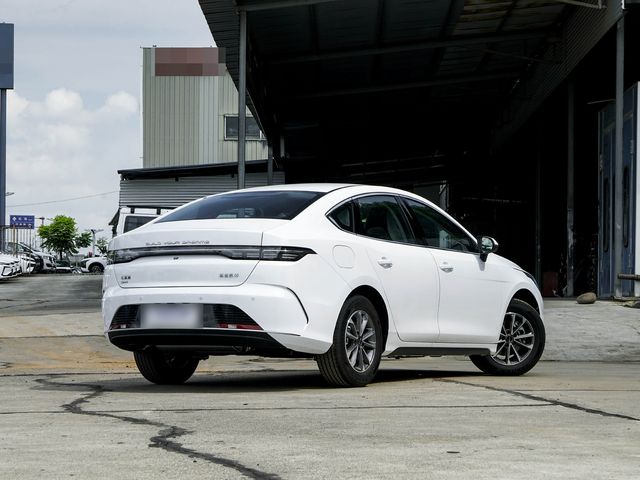 BYD Destroyer 05 — корма три четверти справа