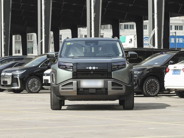 BYD Titanium 3 — вид спереди