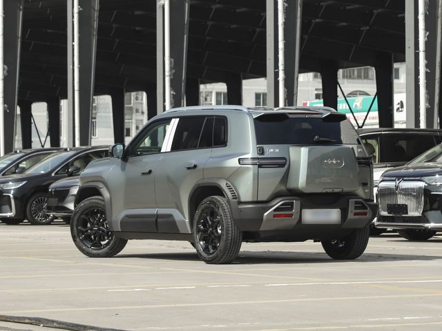 BYD Titanium 3 — корма три четверти слева