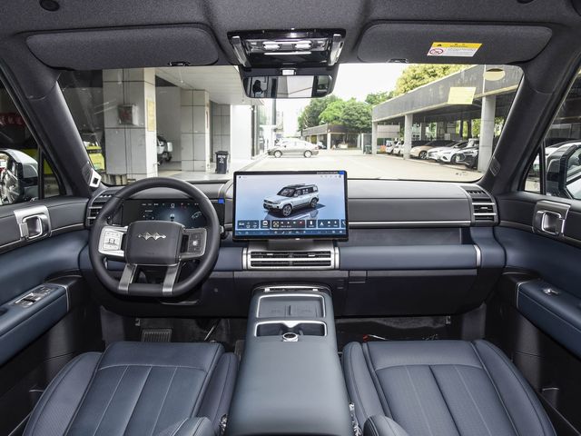 BYD Titanium 7 — торпедо и мультимедиа