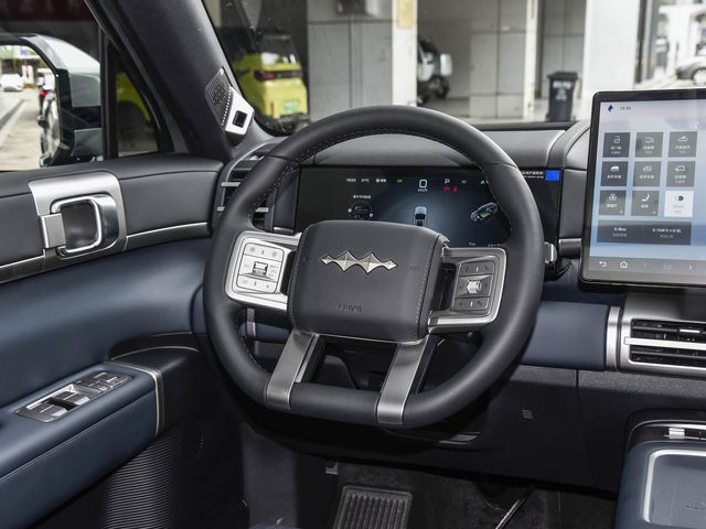 BYD Titanium 7 — руль и приборная панель